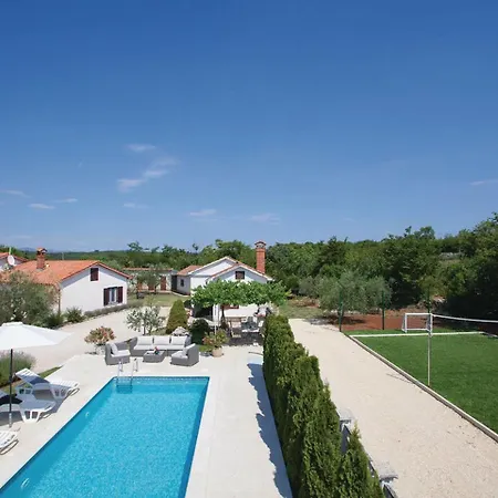 Spacious With Private Swimming Pool In Labin *