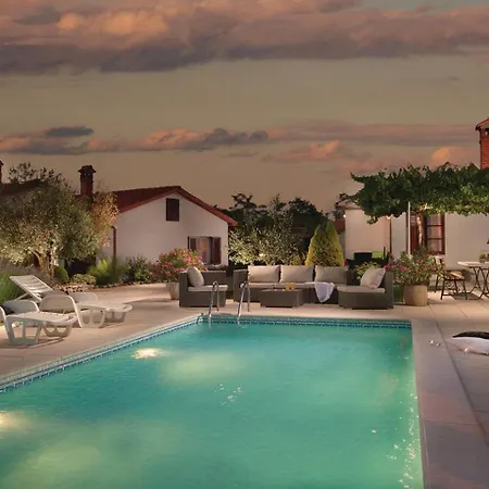 Spacious With Private Swimming Pool In Labin Raša