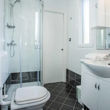 Spacious With Private Swimming Pool In Labin *
