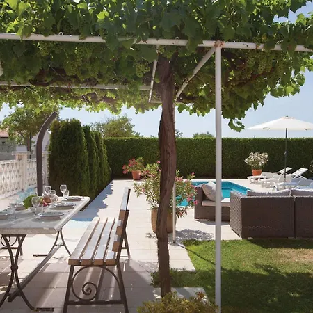 Spacious With Private Swimming Pool In Labin