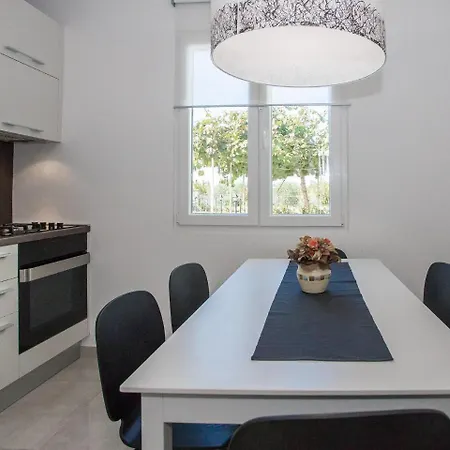 Spacious With Private Swimming Pool In Labin Raša
