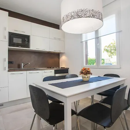 Spacious With Private Swimming Pool In Labin