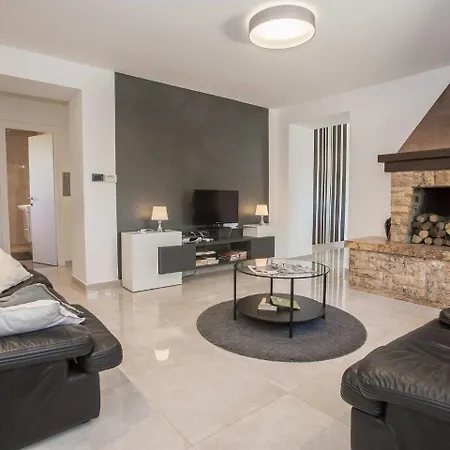 Spacious With Private Swimming Pool In Labin * Raša